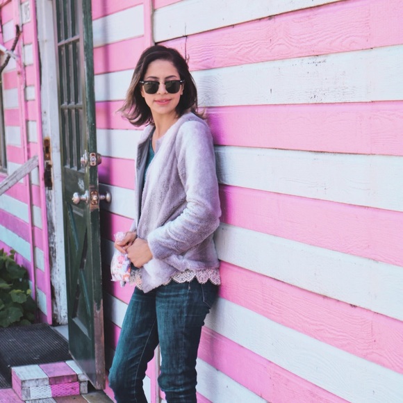 ⭐️Ultra Soft Faux Fur Coat In Grey⭐️ - Picture 4 of 8